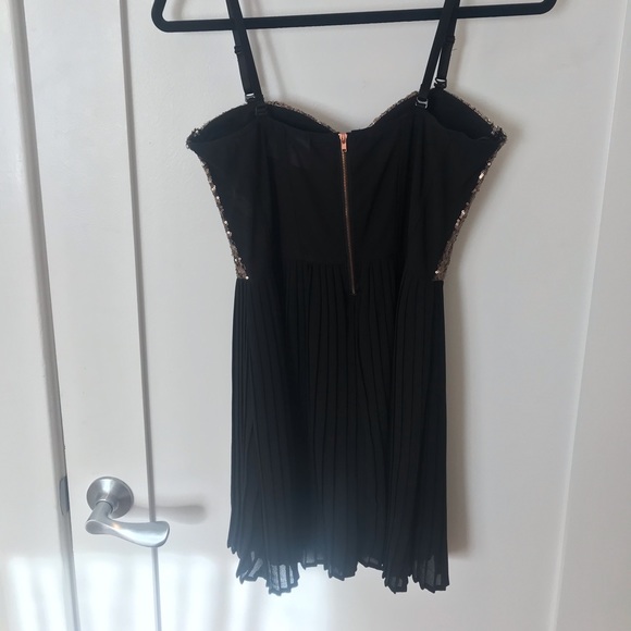 Sequined mini dress (worn once) - Picture 5 of 6